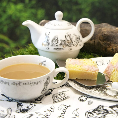 Čajník a šálka Alice v krajine zázrakov Victoria a Albert 250ml