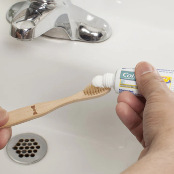 Kikkerland His & Her Bamboo Toothbrush Set - set bambusové zubné kefky