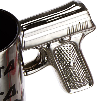 Strieborný hrnček s pištoľovou rukoväťou, Hasta la vista baby