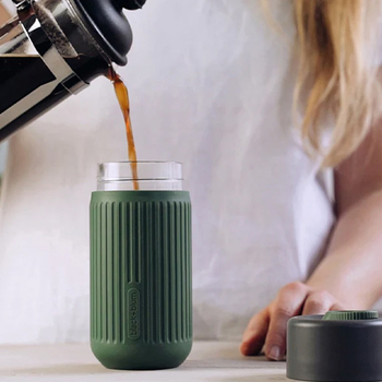 BLACK + BLUM, GLASS TRAVEL CUP - cestovný pohár 340ml - coral